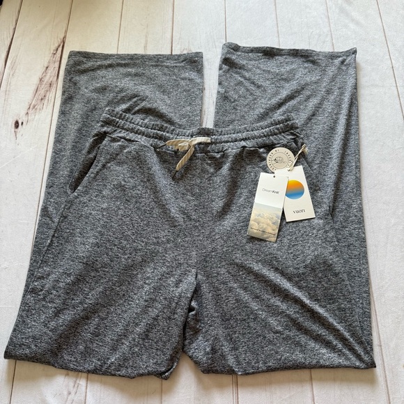 Vuori Pants - NEW Vuori Women’s Halo Essentials Wideleg DreamKnit™ Pants in Heather Grey Med